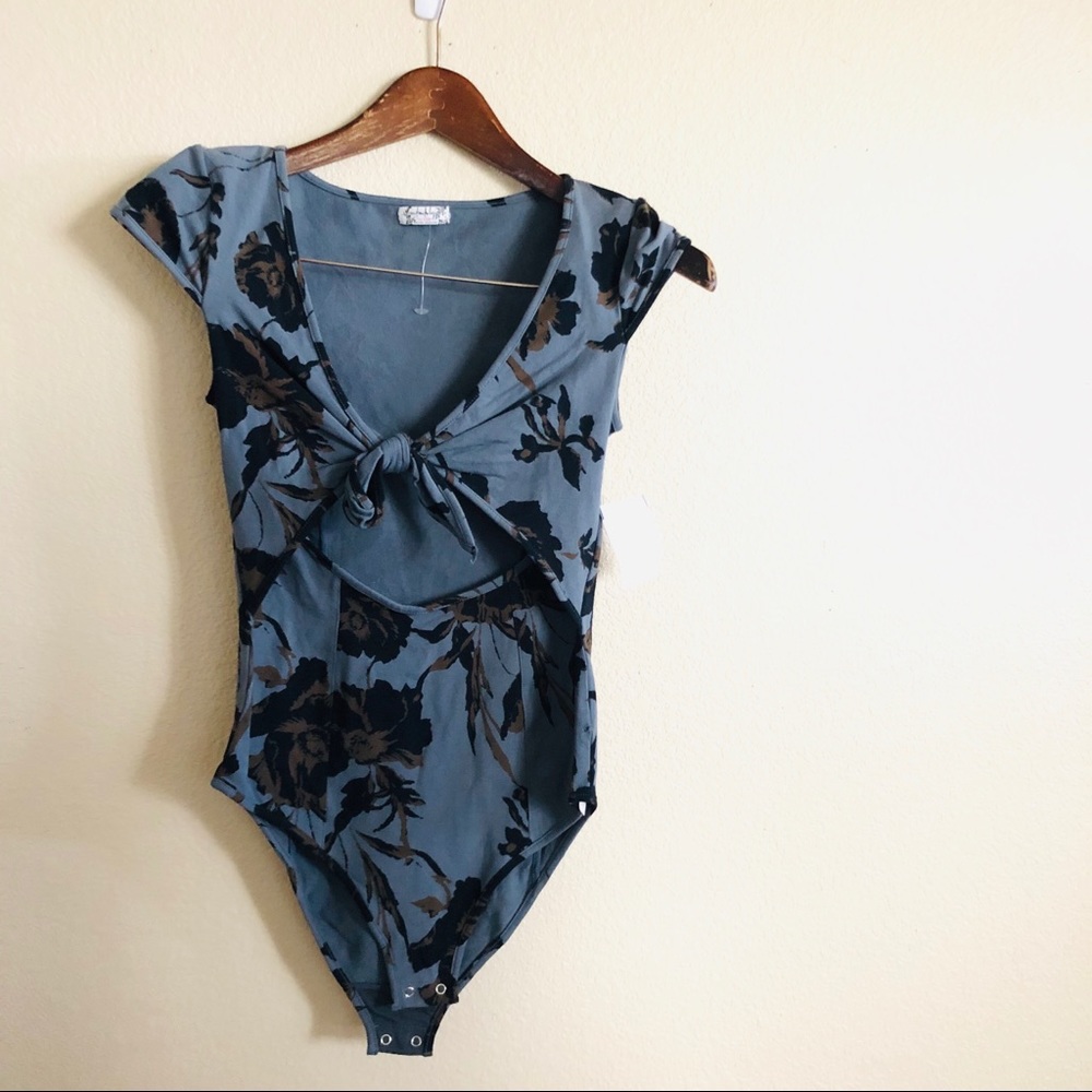 Free People || floral NWOT Bodysuit